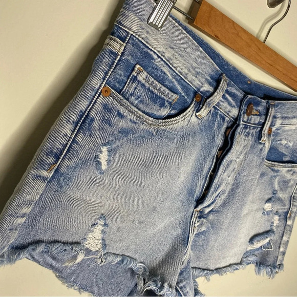 BlankNYC Light Wash High Rise Distressed Cut Off Denim Jean Shorts Size 28 - Picture 3 of 11
